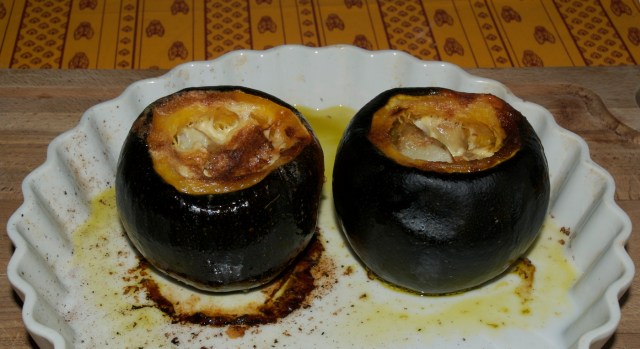 Fyldte runde zucchini med jordskokker. (Foto: Michael Stoltze).